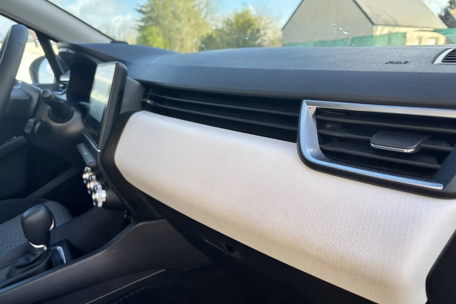 Intérieur de voiture nettoyé par L'Atelier du Reflet
